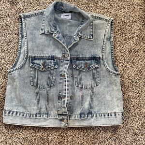 C I Sono Light Wash Sleeveless Denim Vest - Size Medium